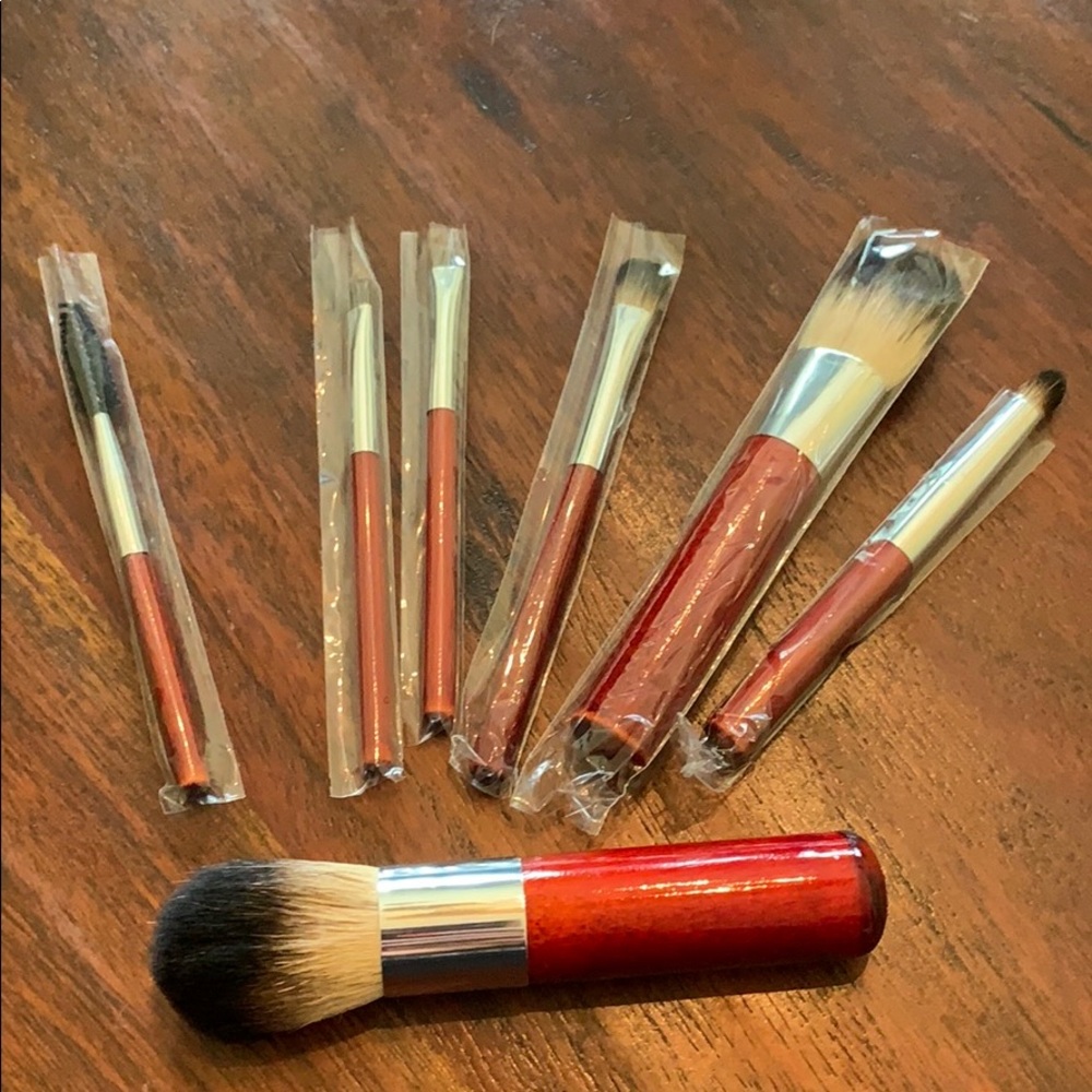 Travel Makeup Brush Set w/Wooden Handles NIB